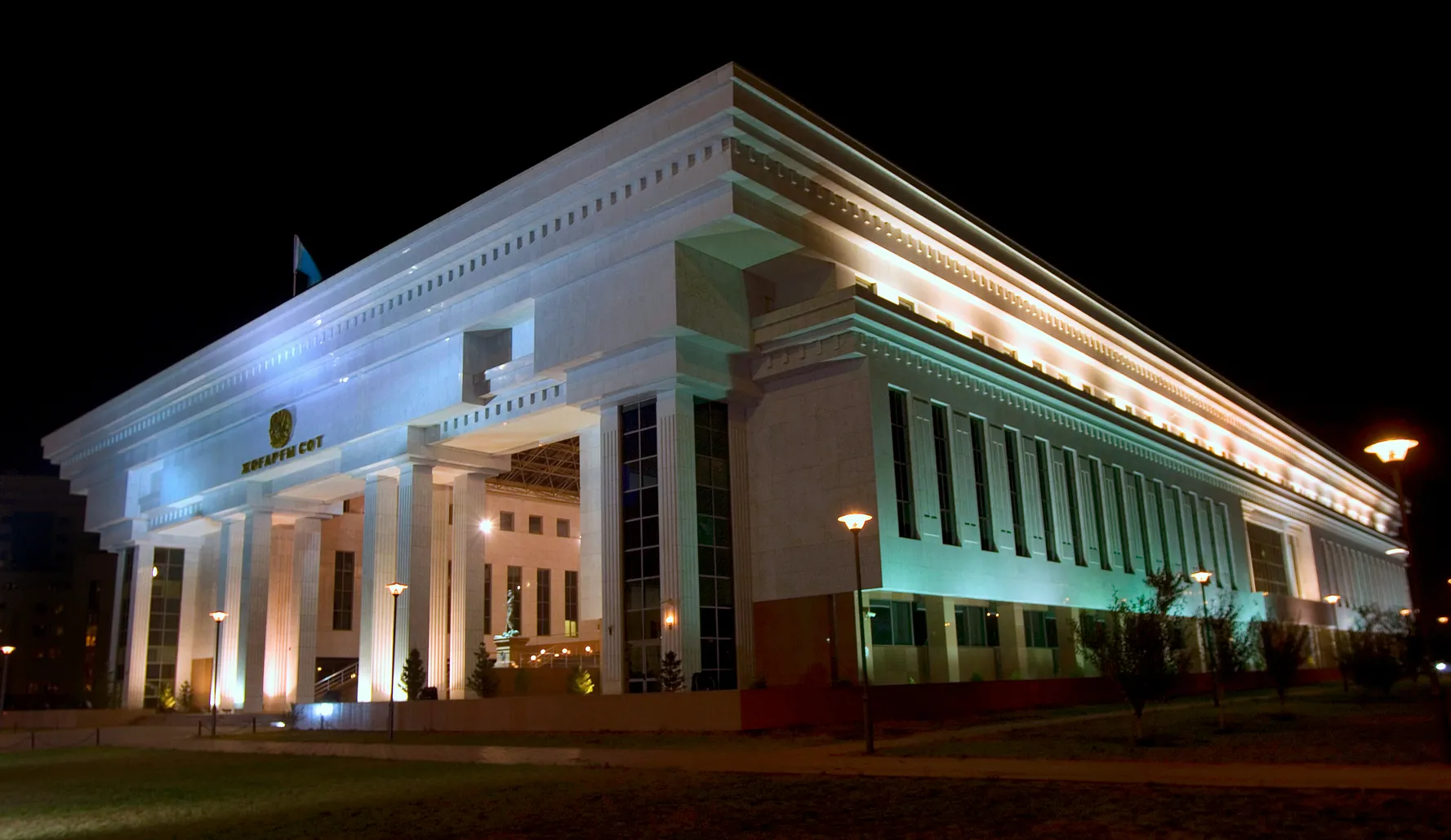 YÜKSEK MAHKEME BİNASI / KAZAKİSTAN